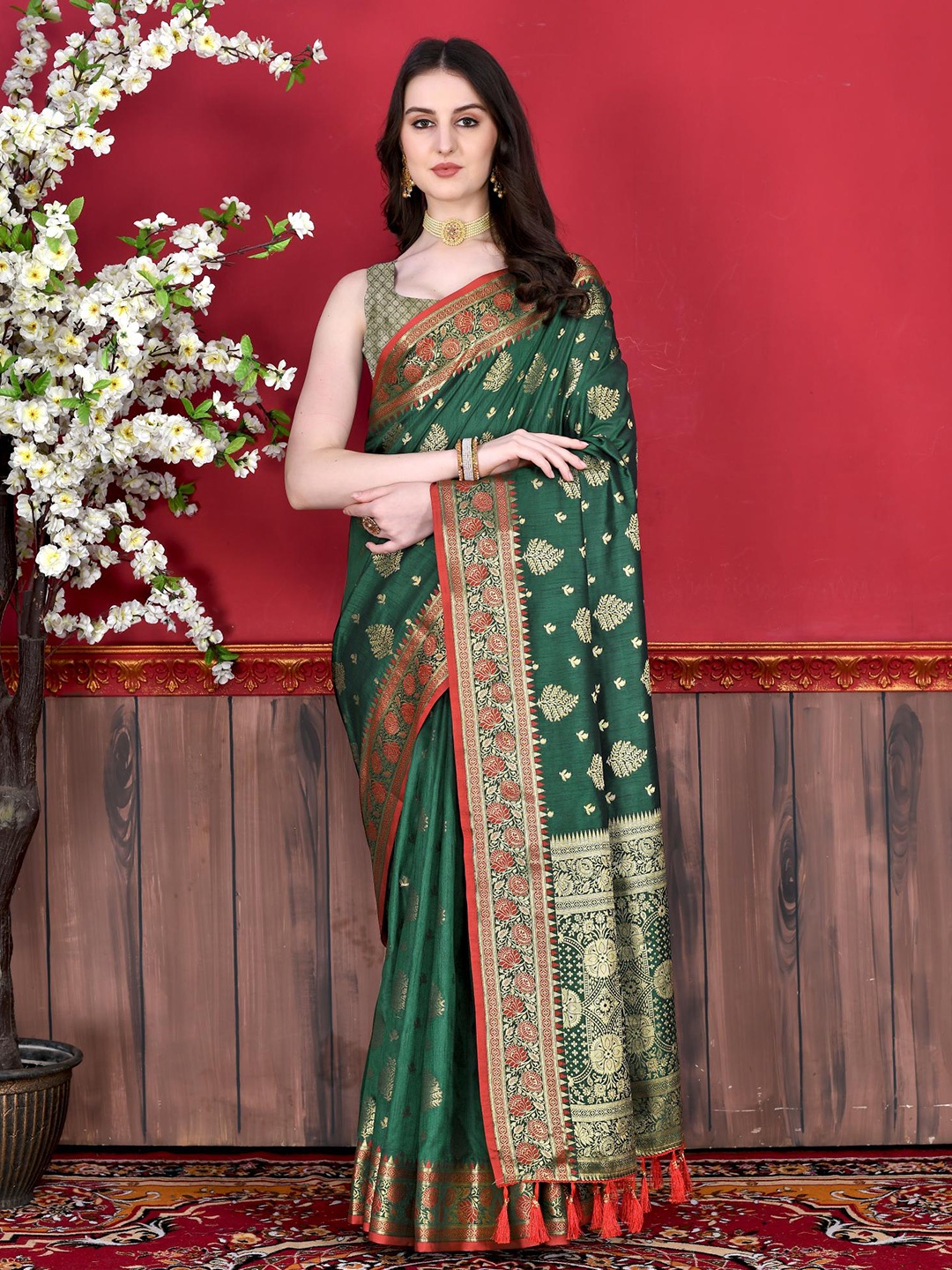 

PATIALAPICKS Ethnic Motifs Woven Design Zari Pure Silk Paithani Saree, Green