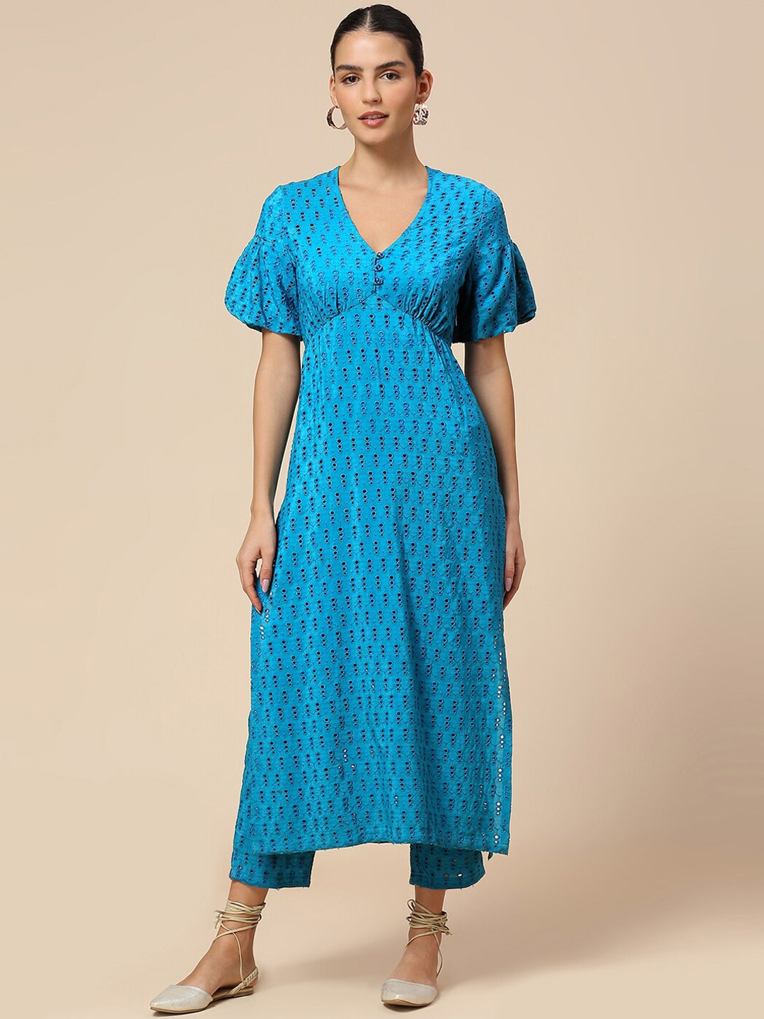 

Modern Indian by CHEMISTRY Self Design V-Neck Puff Sleeve Straight Kurta with Trousers, Teal
