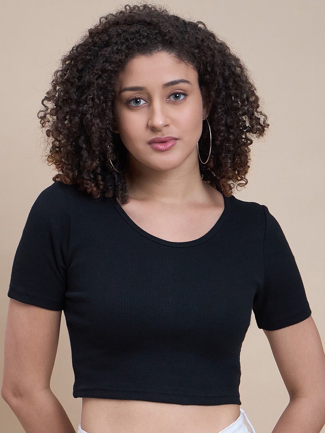 

The Roadster Life style Co Black Round Neck Short Sleeved Cropped Tank Casual Top