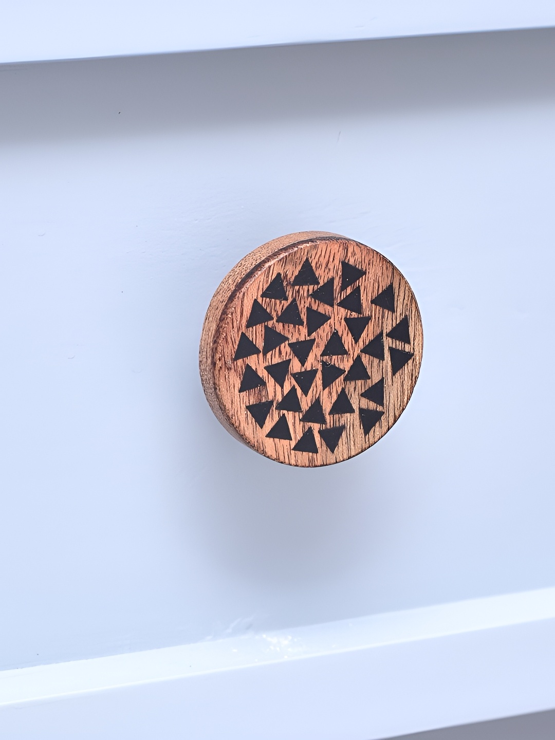 

Indianshelf Brown & Black Wooden Thick & Rust-free Knob