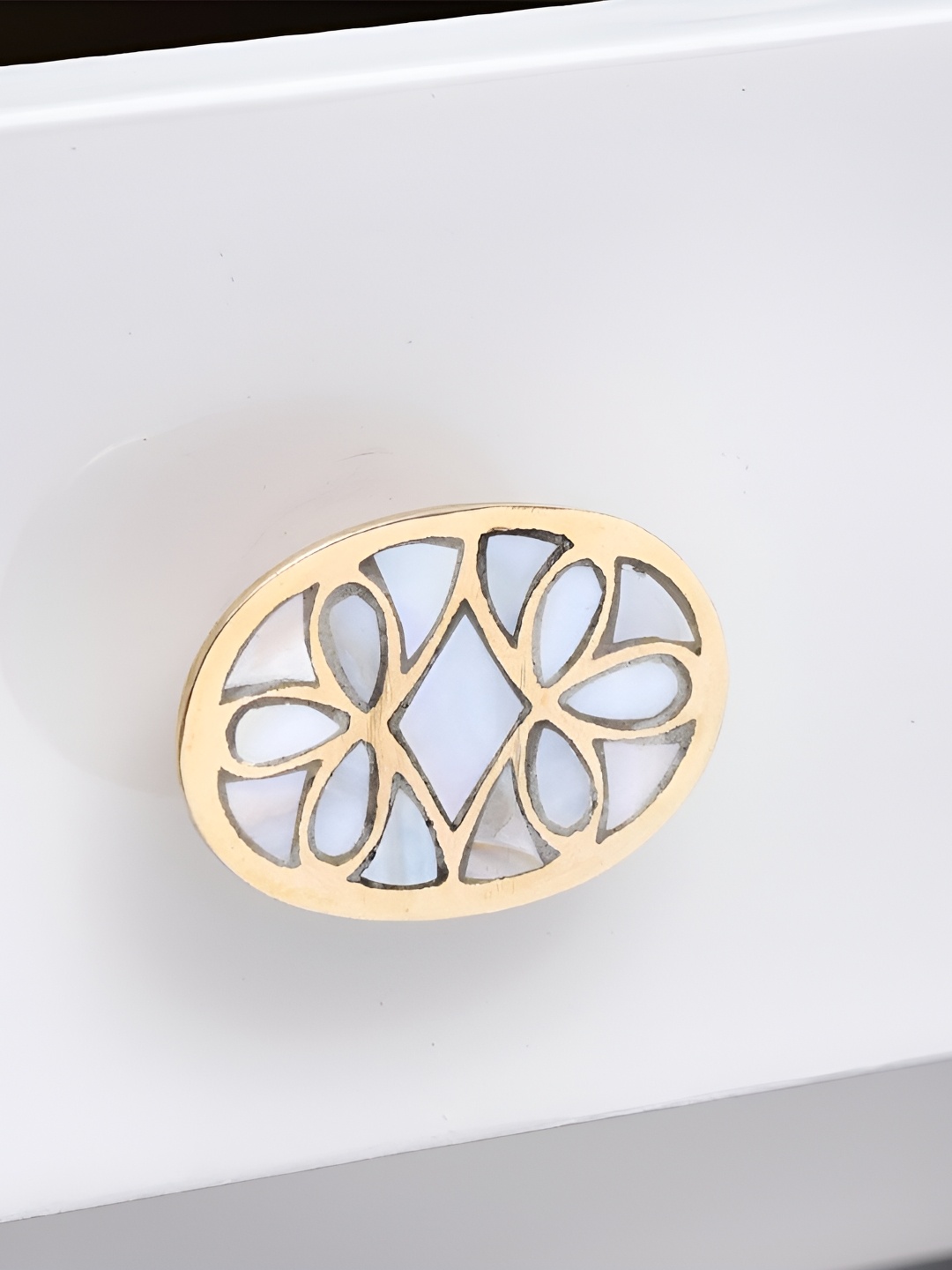 

Indianshelf Gold Toned & White Textured Mother Of Pearl Cabinet Knob