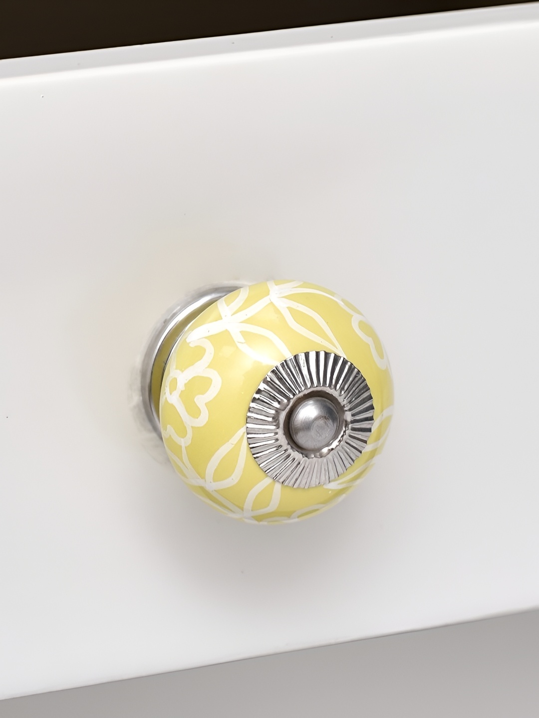 

Indianshelf Yellow & White Leaf-designed Ceramic Floral Drawer Knob