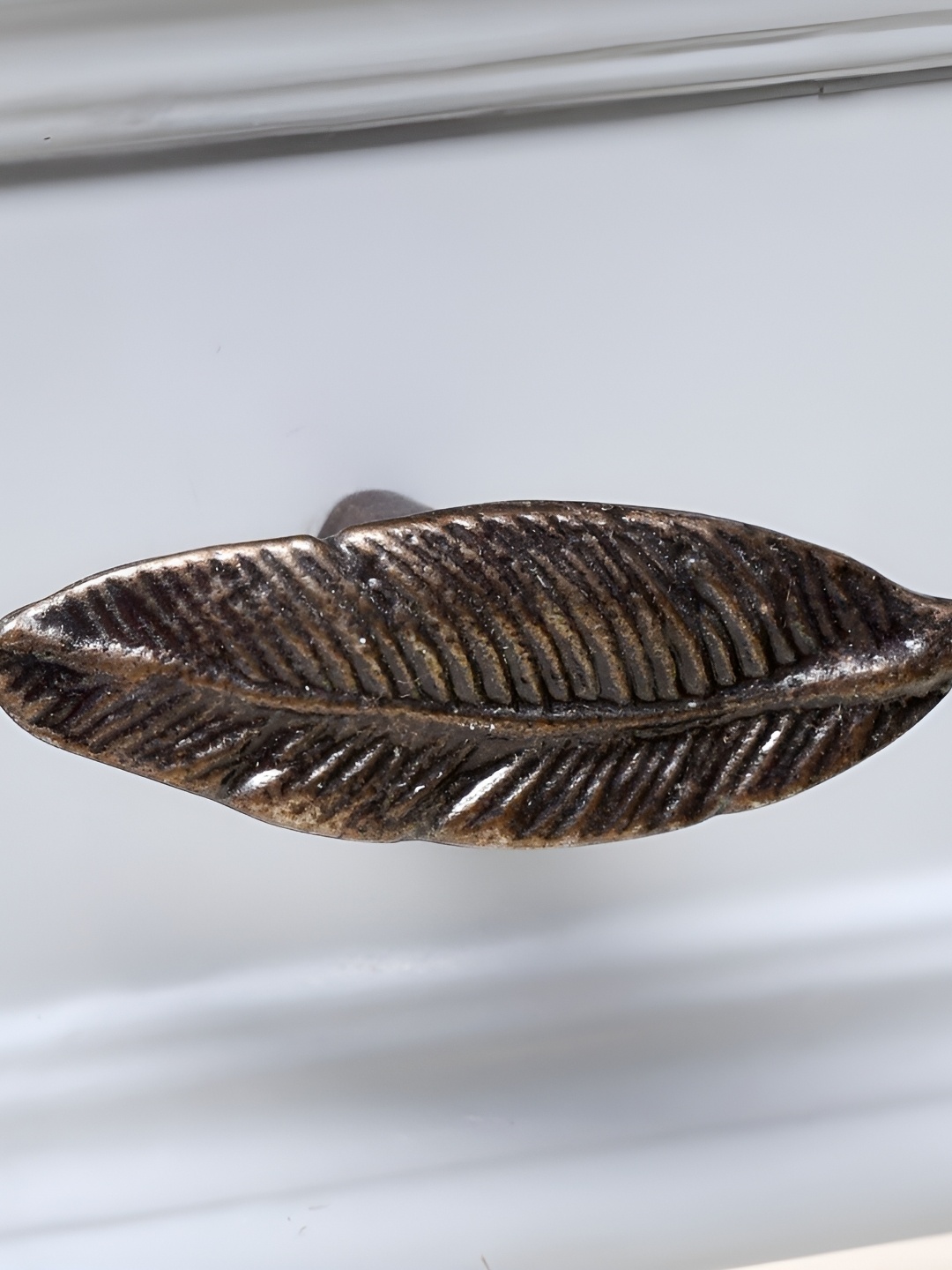 

Indianshelf Bird Feather Metal Thick & Rust-free Knob, Metallic