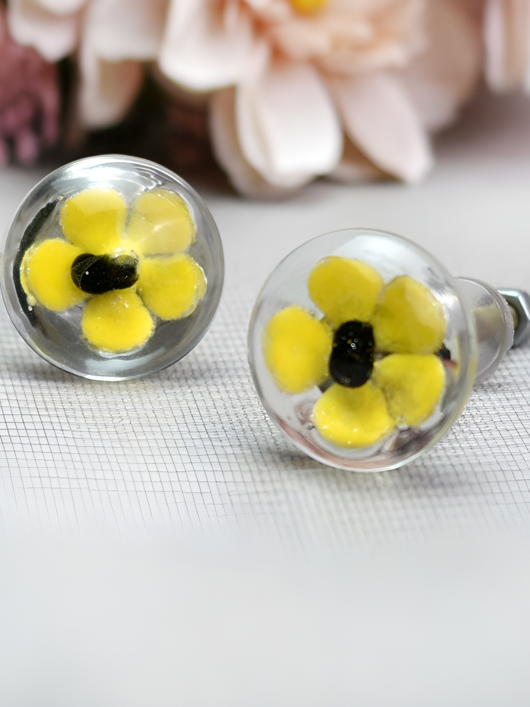 

Indianshelf Yellow Flower Engraved Glass Dresser Knob
