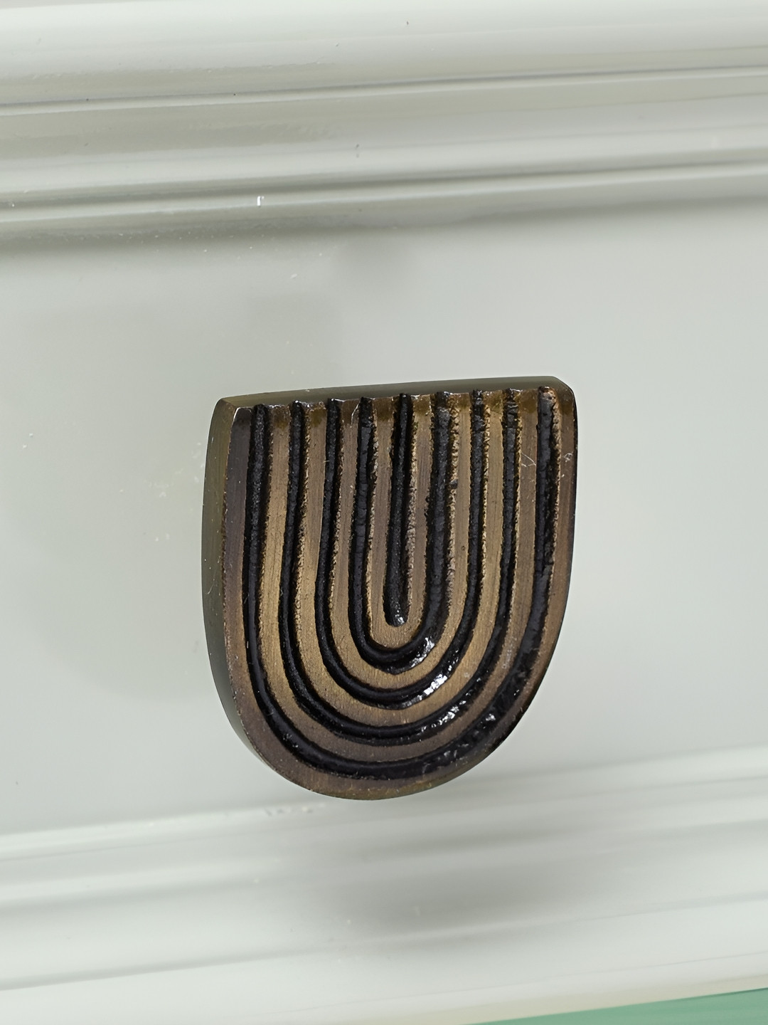 

Indianshelf Beige & Black Semi Oval Cabinet Knobs