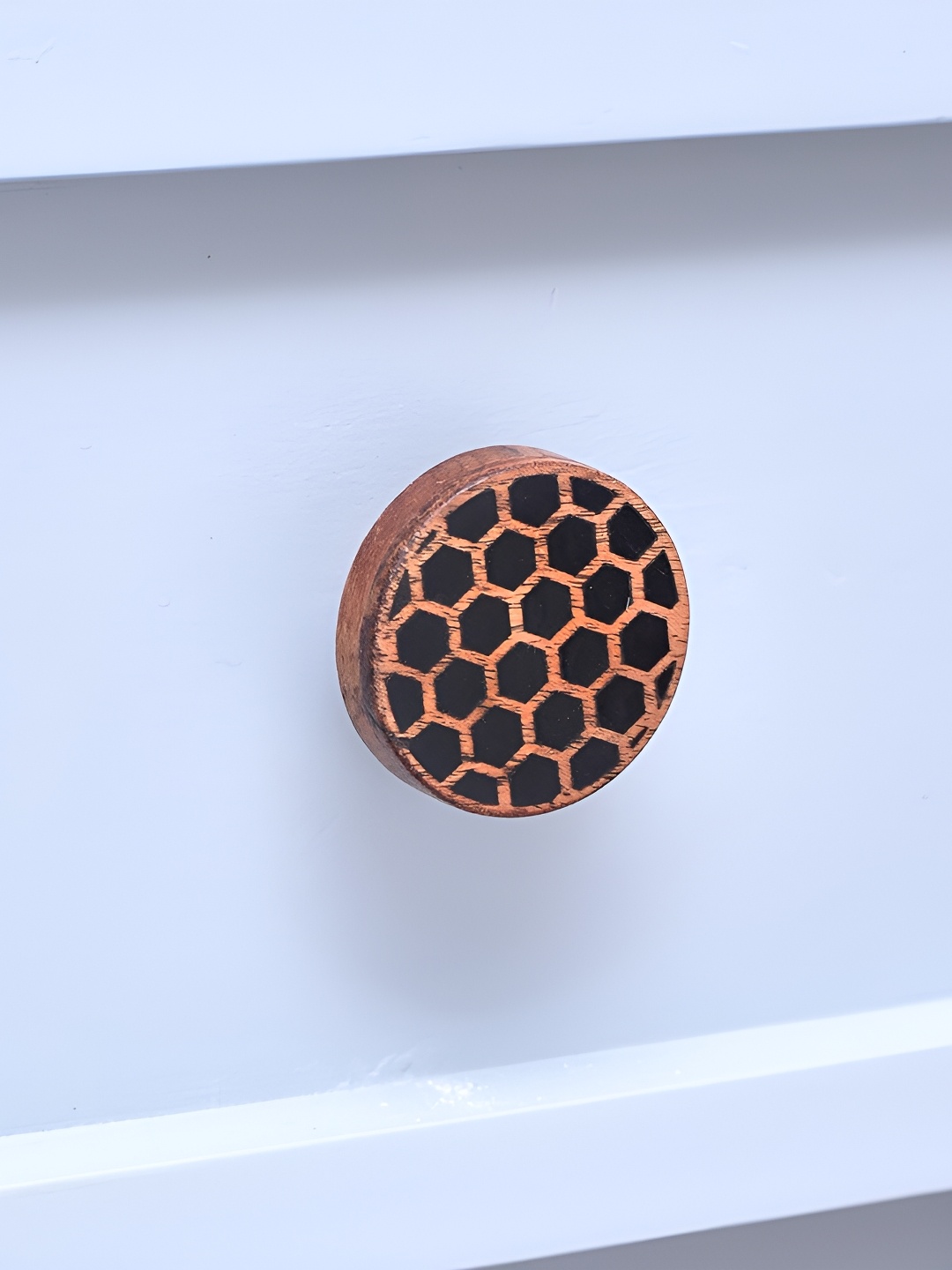 

Indianshelf Black & Brown Round Thick & Rust-free Wooden Cabinet Knob