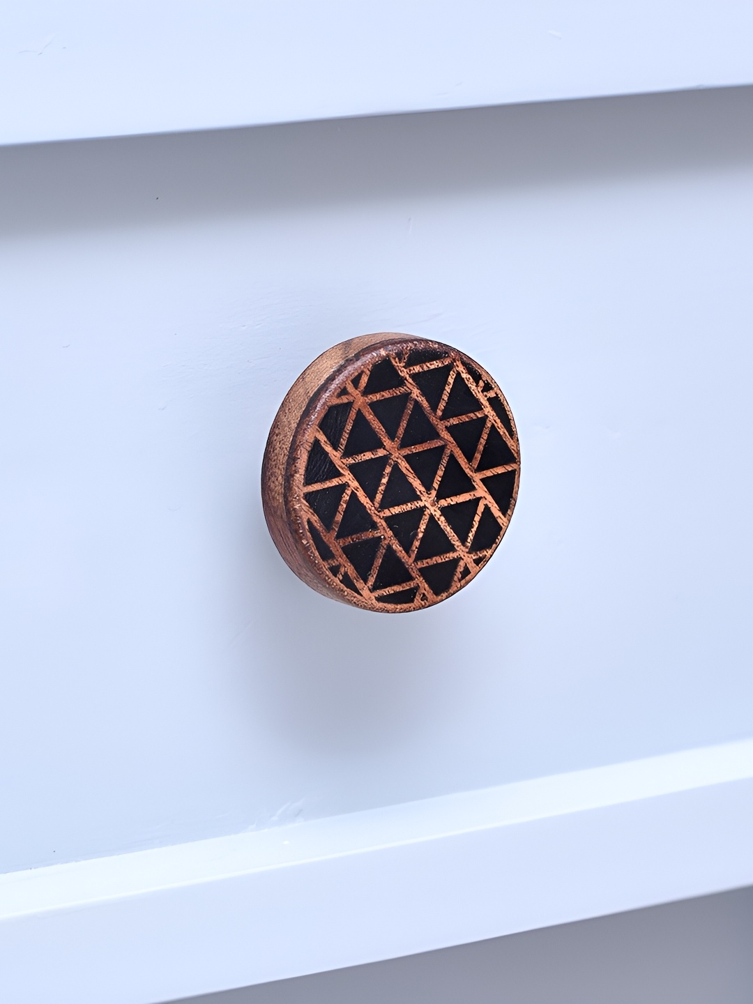 

Indianshelf Black & Brown Geometric Thick & Rust-free Wooden Dresser Knob