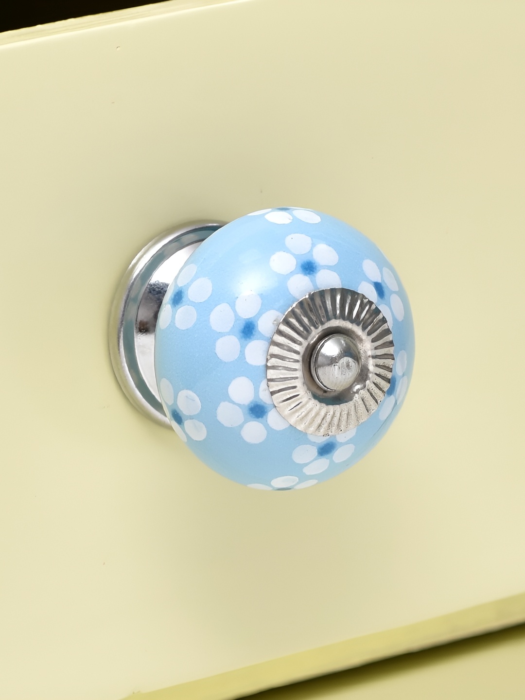 

Indianshelf Turquoise Blue & White Flowers Printed Printed Knobs