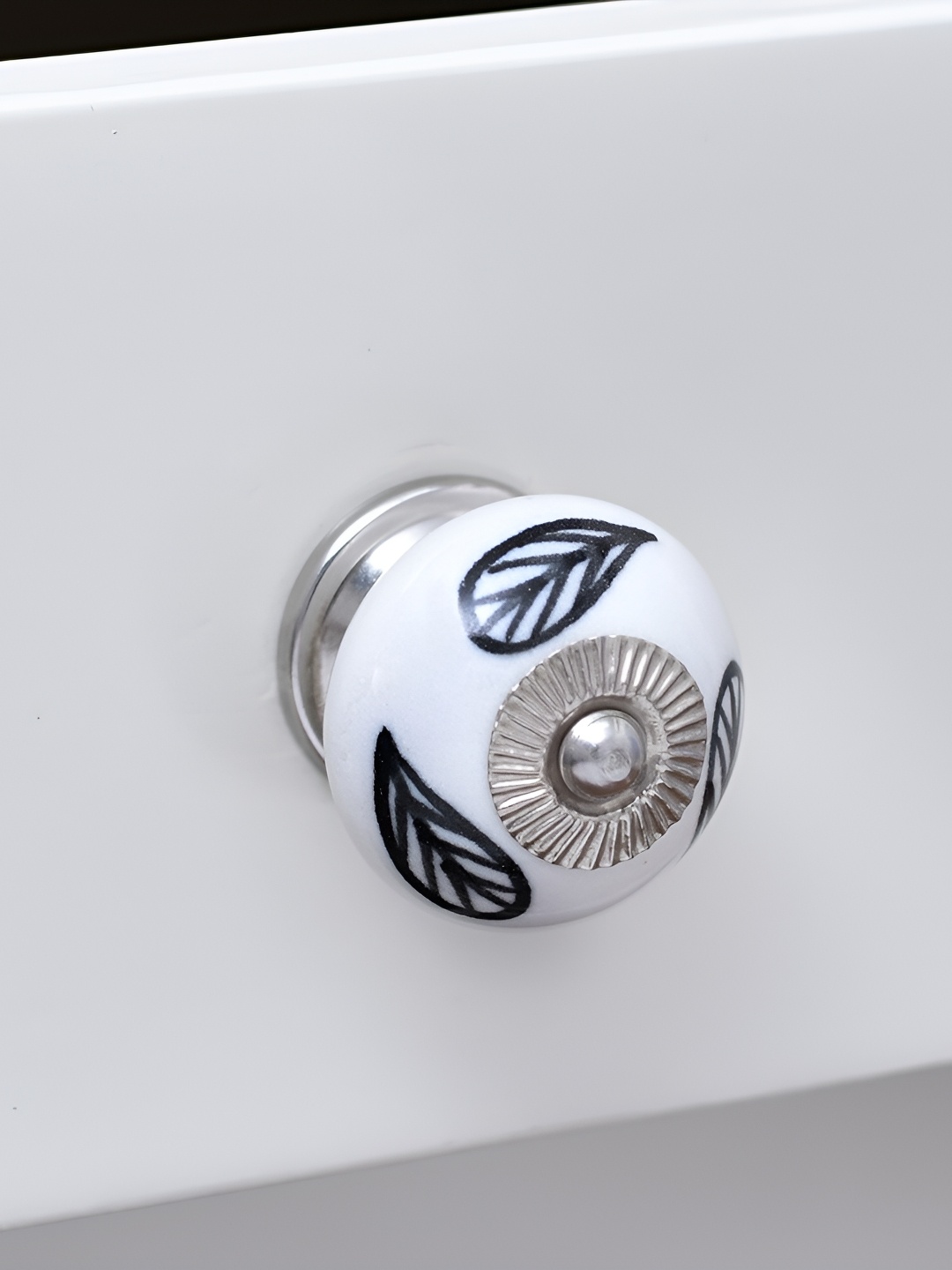 

Indianshelf White & Black Floral Printed Dresser Knob