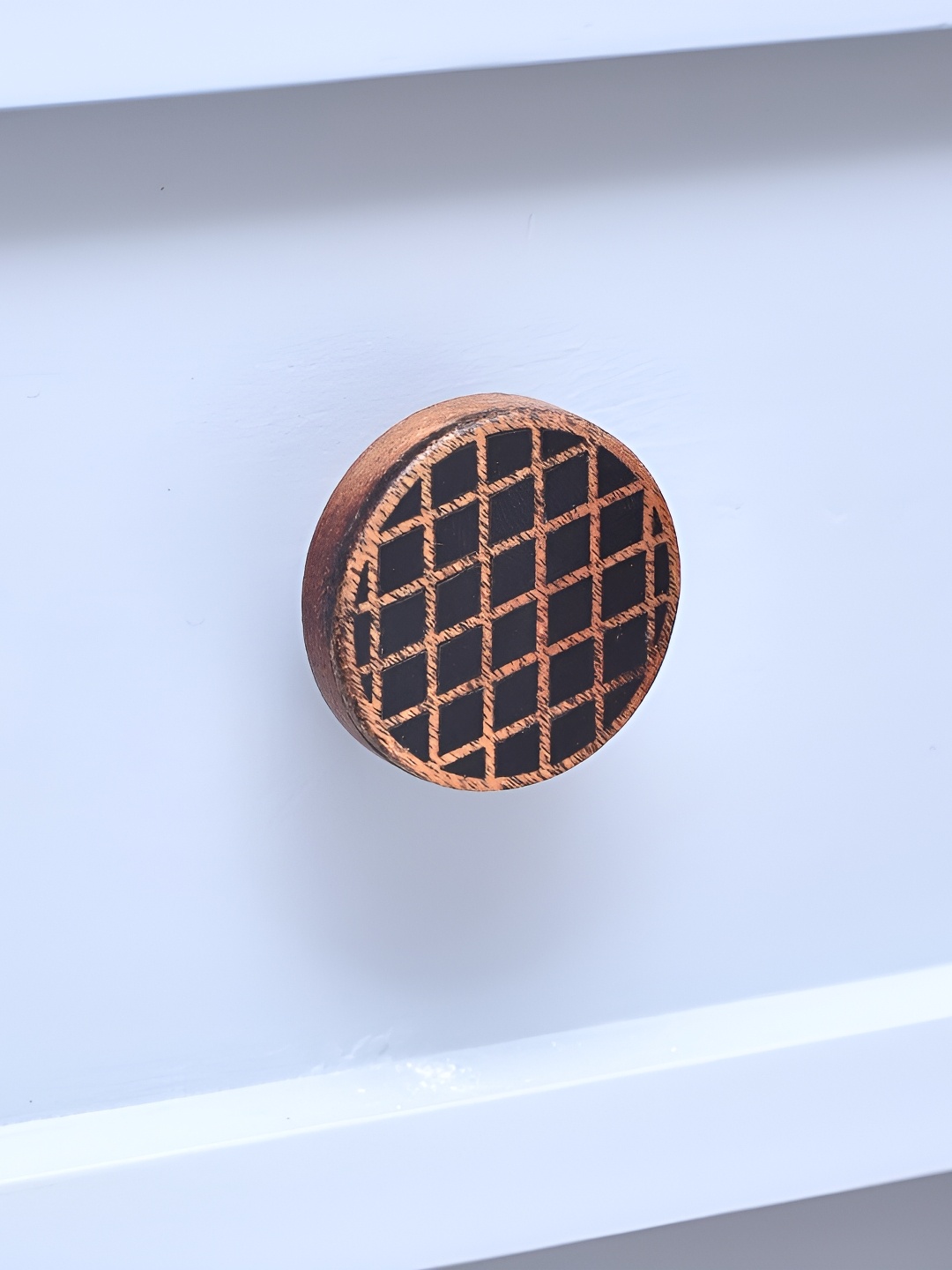 

Indianshelf Black & Brown Patterned Dresser Knob