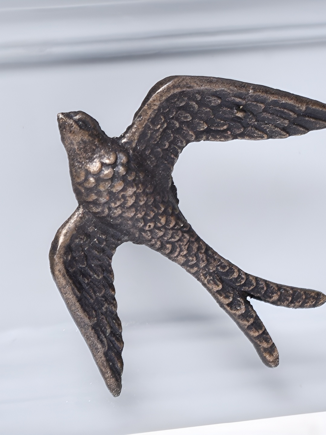 

Indianshelf Black & Brown Kite Bird Dresser Knobs