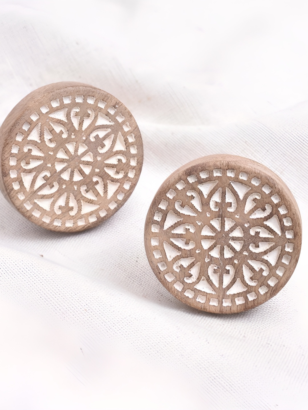 

Indianshelf Brown & White Round Shaped Dresser Knobs