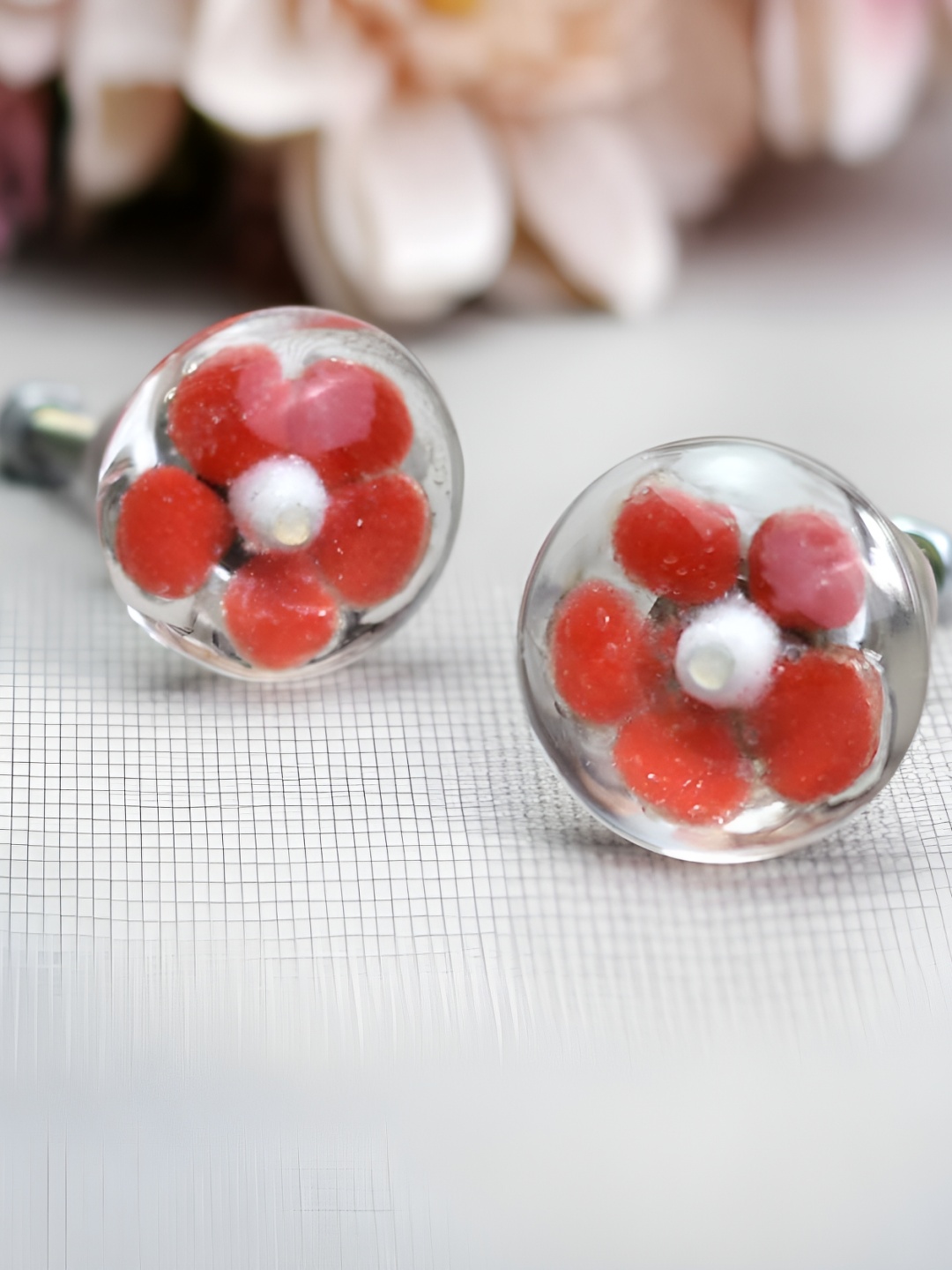 

Indianshelf Red & White Flower Engraved Iron Glass Cabinet Knob