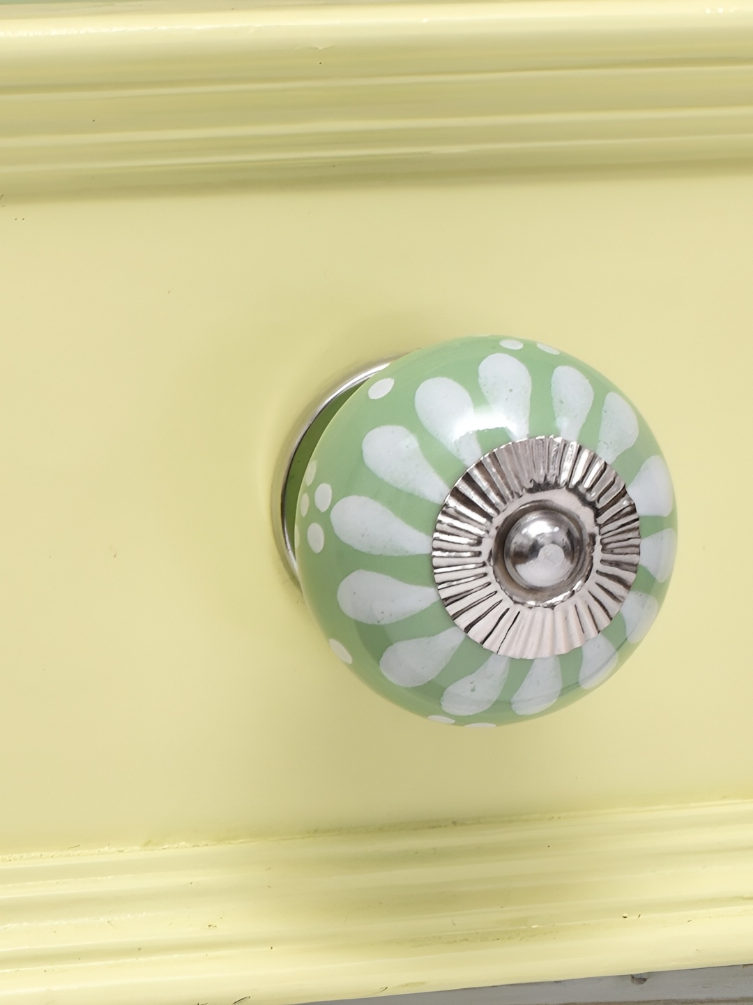 

Indianshelf Green & Cream-colored Floral Ceramic Wardrobe Knob