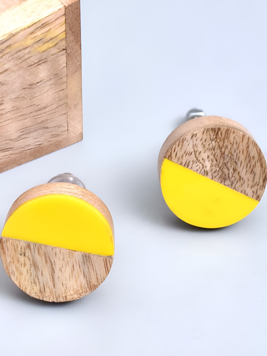 

Indianshelf Yellow & Brown Wooden Round Cabinet Knob