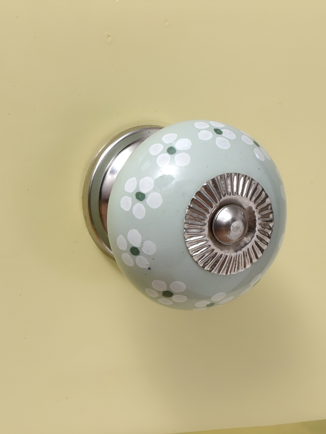 

Indianshelf Green & White Floral Ceramic Drawer Knob