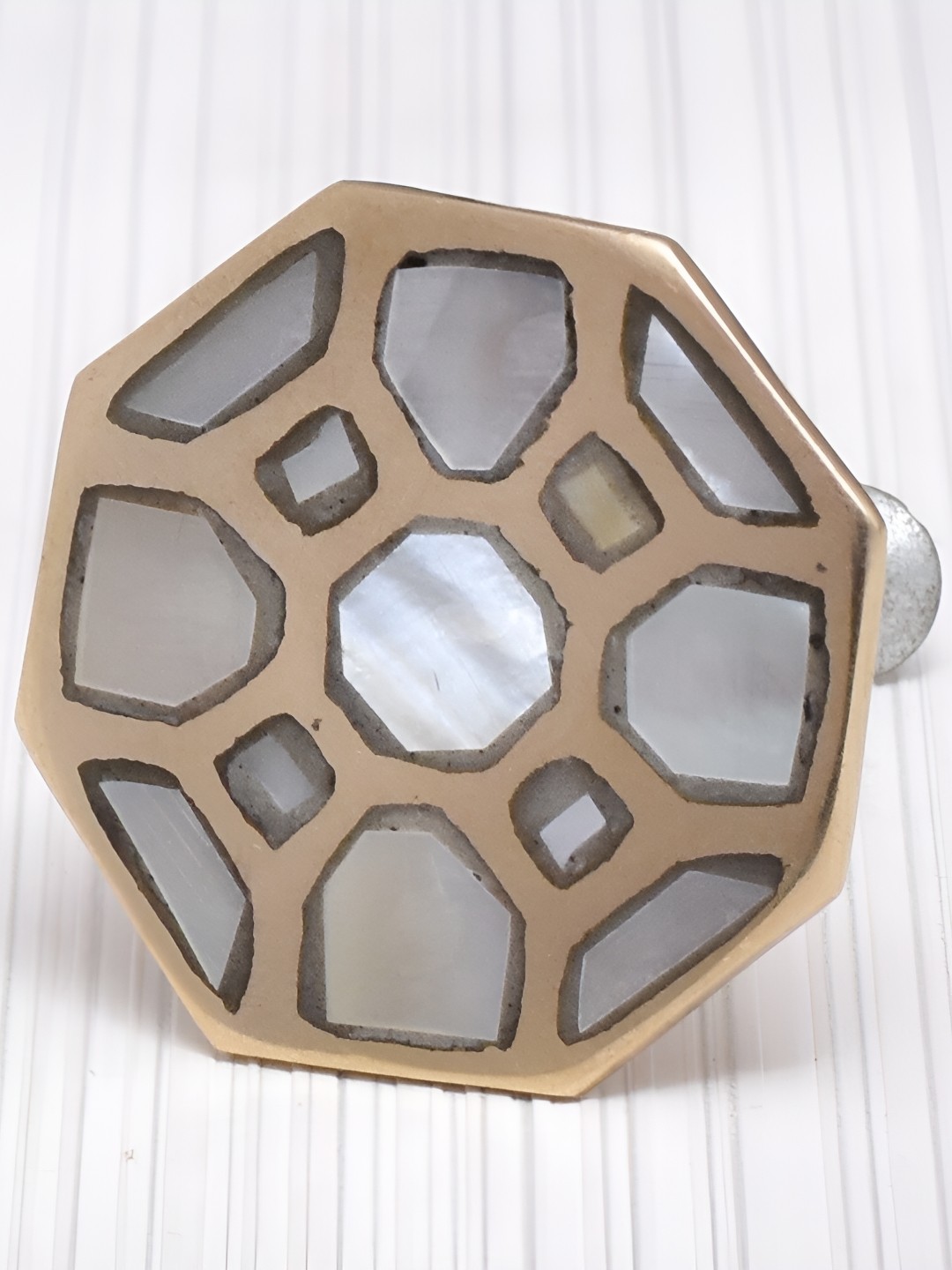 

Indianshelf Beige & White Octagon Shaped Cabinet Knobs