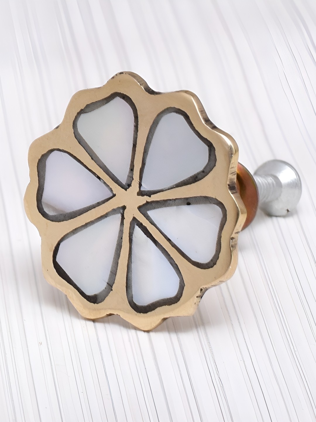 

Indianshelf Beige & White Flower Shaped Drawer Knobs