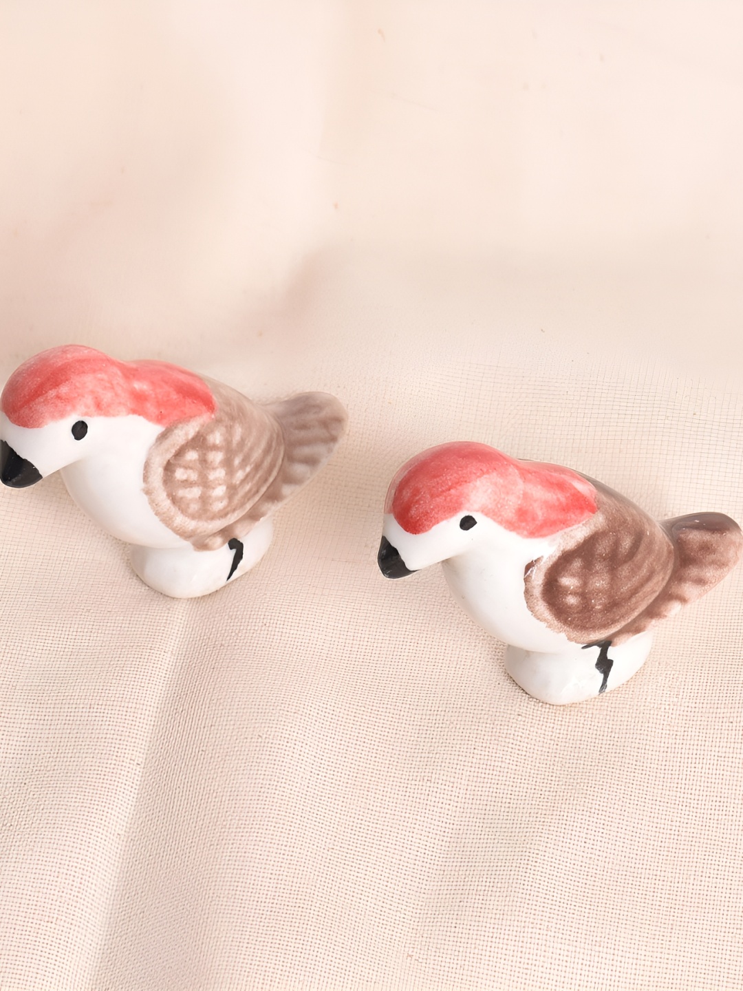 

Indianshelf White & Red Ceramic Feather Bird Knob