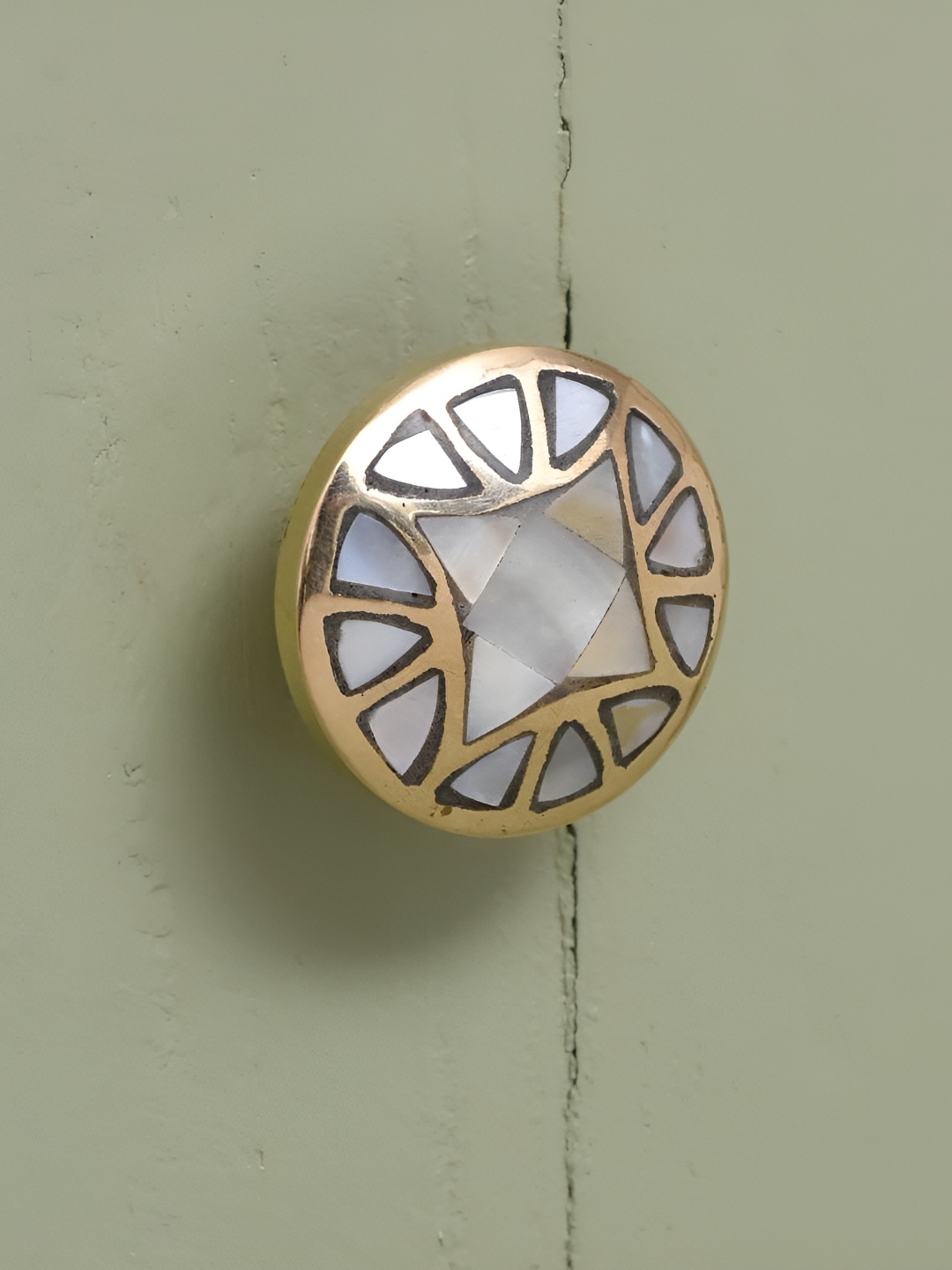 

Indianshelf Beige & White Patterned Cabinet Knobs