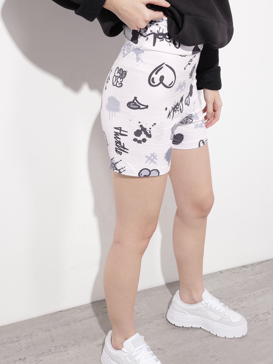 

DressBerry Talk To Me Playful Print Fitted Shorts, White