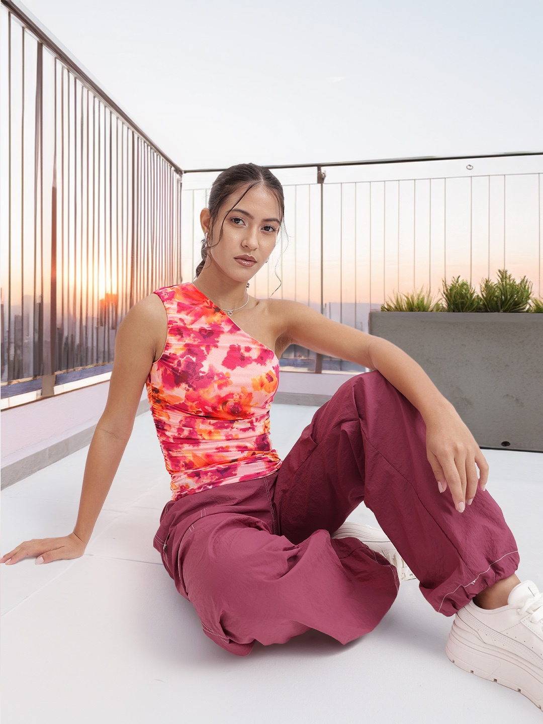 

DressBerry Flower Power One Shoulder Ruch Ramble Top, Pink