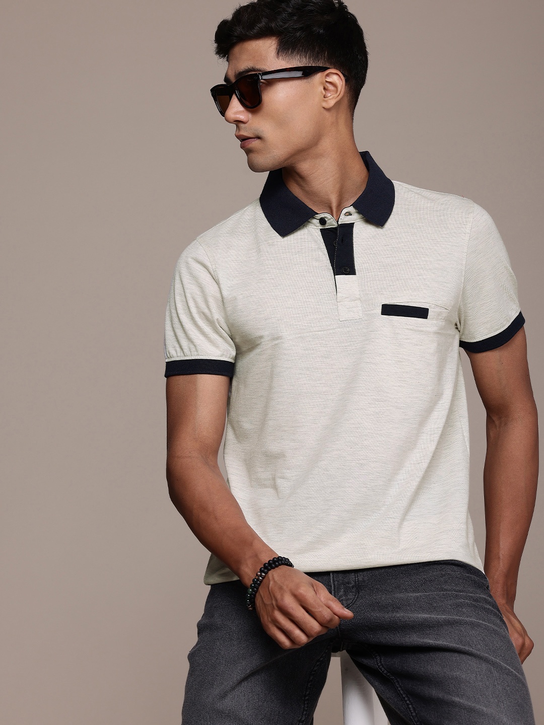 

Roadster Men Solid Polo Collar T-shirt, Grey melange