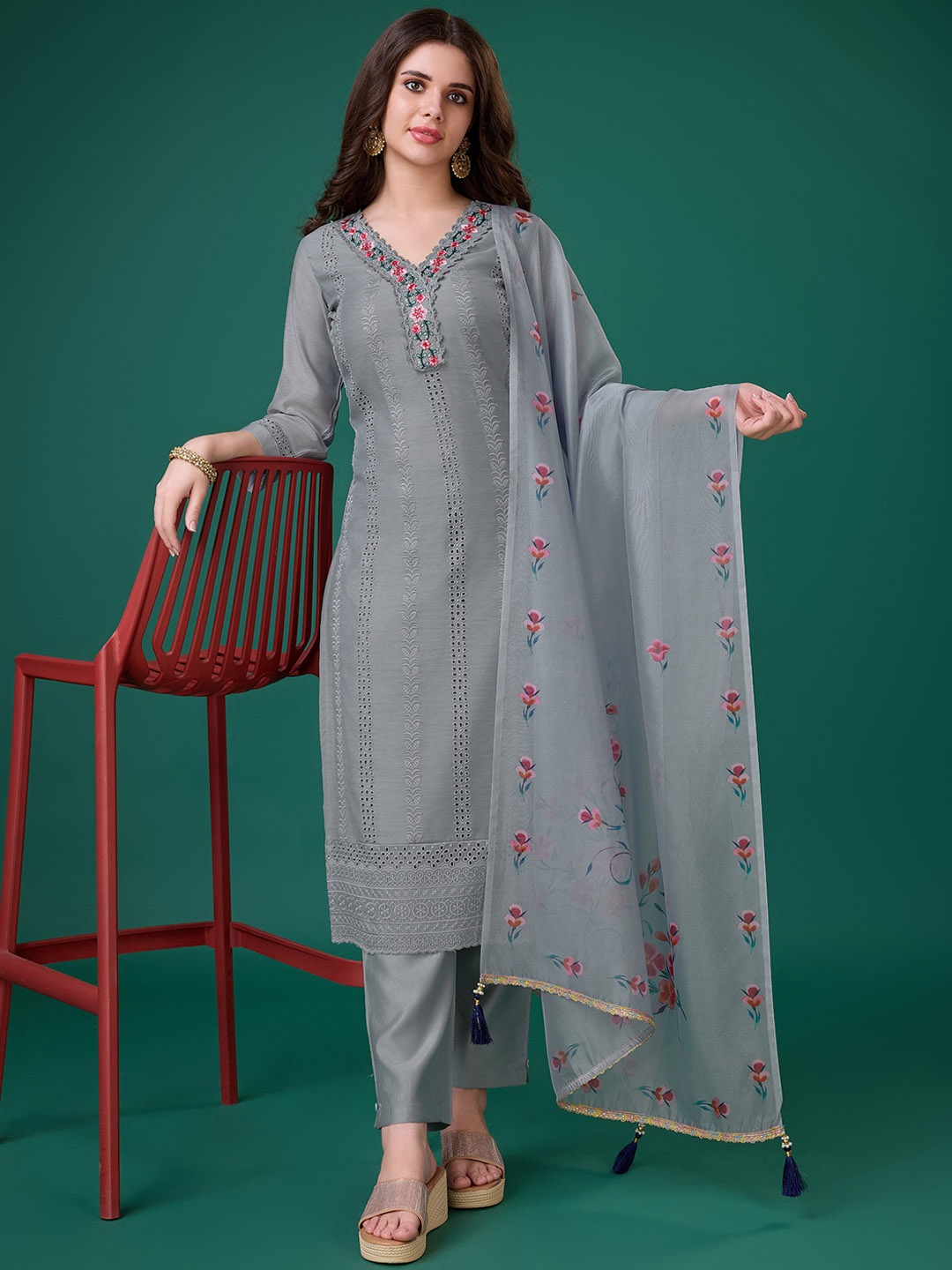 

MOJILAA Embroidered Beads & Stones Chanderi Silk Straight Kurta With Trousers & Dupatta, Grey