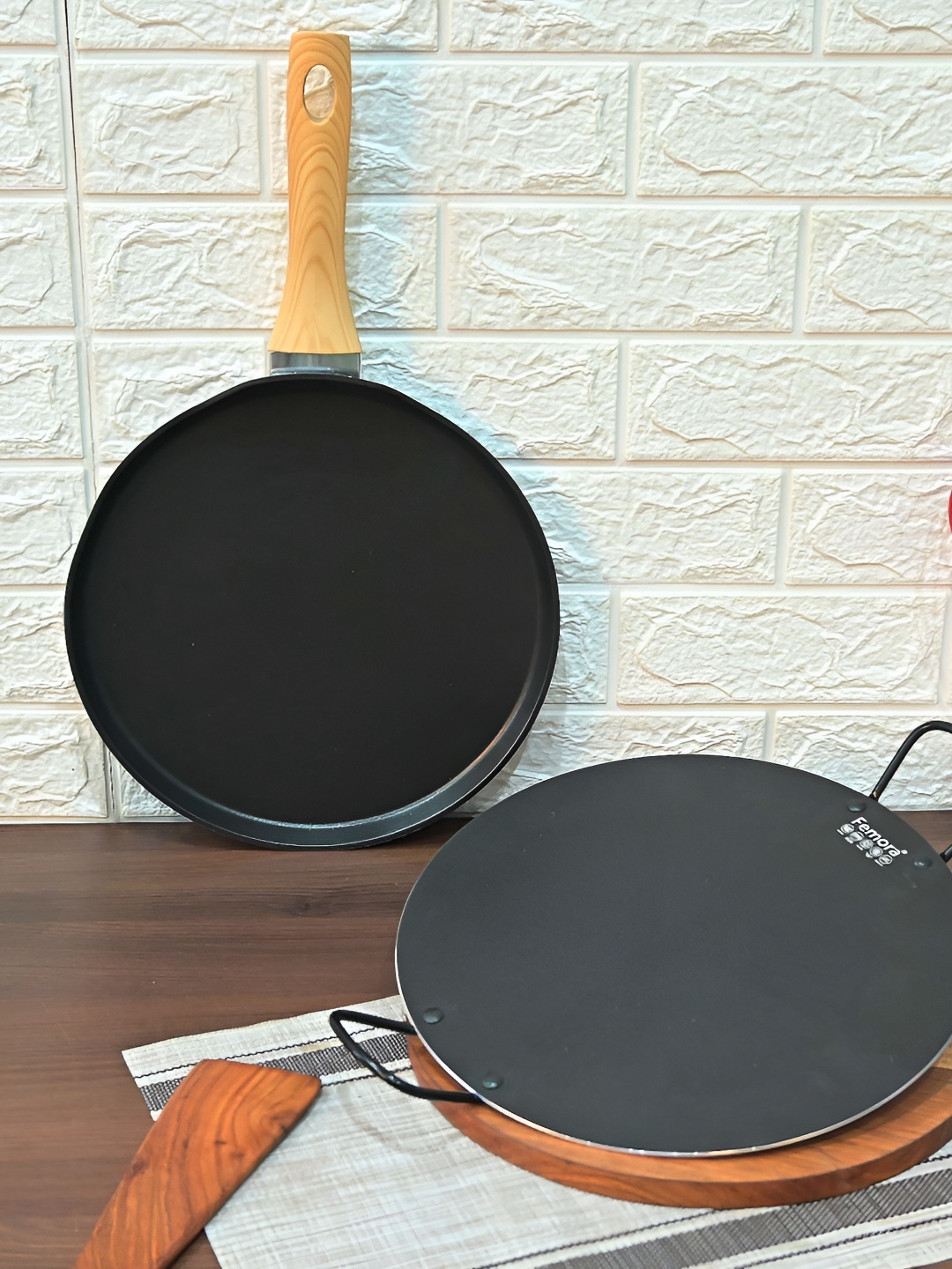 

Femora Black & Beige Aluminium Dishwasher Safe Cookware Set of
