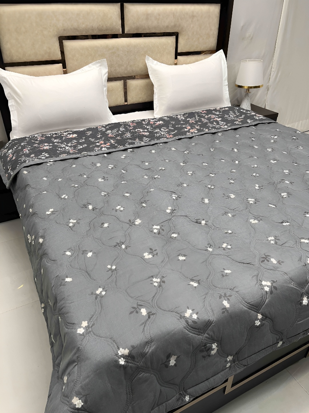 

Pure Decor Grey & White Floral AC Room Double Bed Comforter