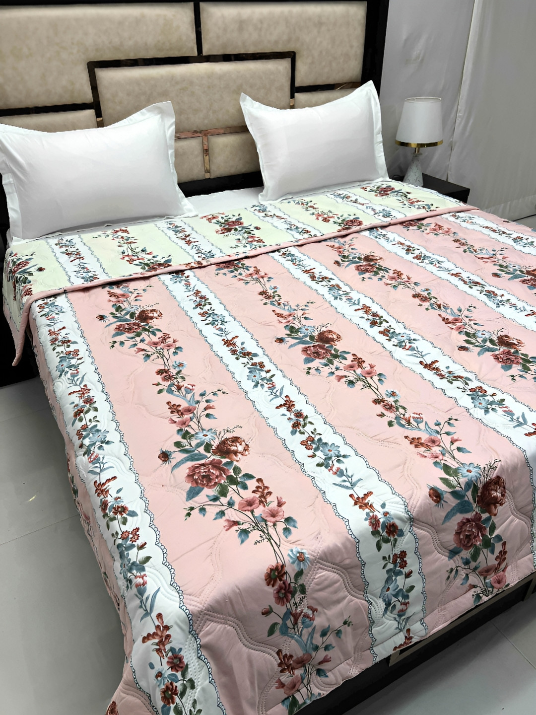

Pure Decor White & Pink Floral AC Room Double Bed Comforter