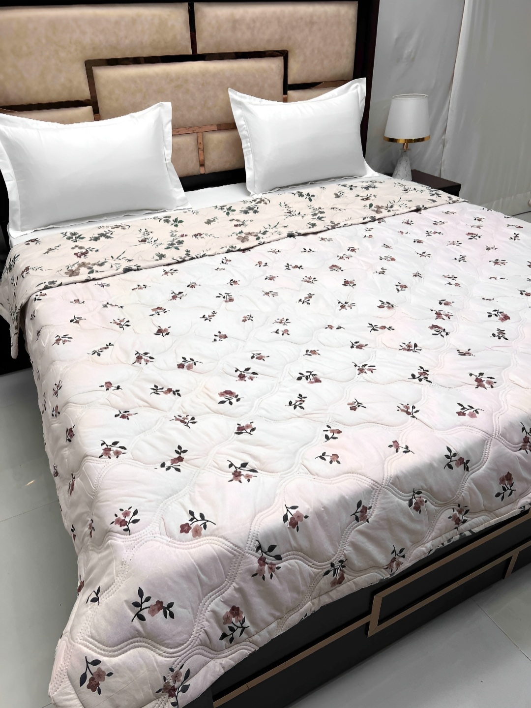 

Pure Decor Cream-Coloured & Black Floral AC Room Double Bed Comforter