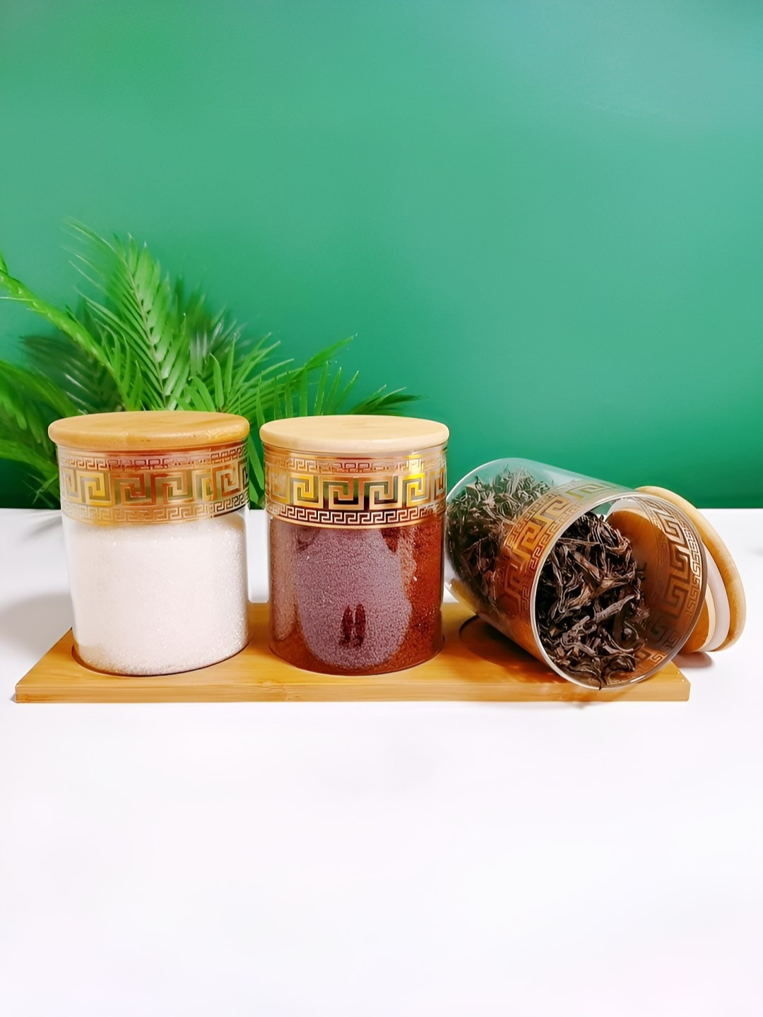 

The Better Home Transparent & Gold Toned 3 Pieces Microwave Safe Containers 850 ml Each