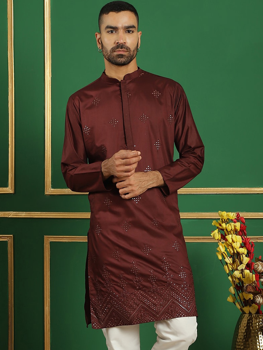 

Jompers Floral Embroidered Mandarin Collar Straight Kurta, Maroon