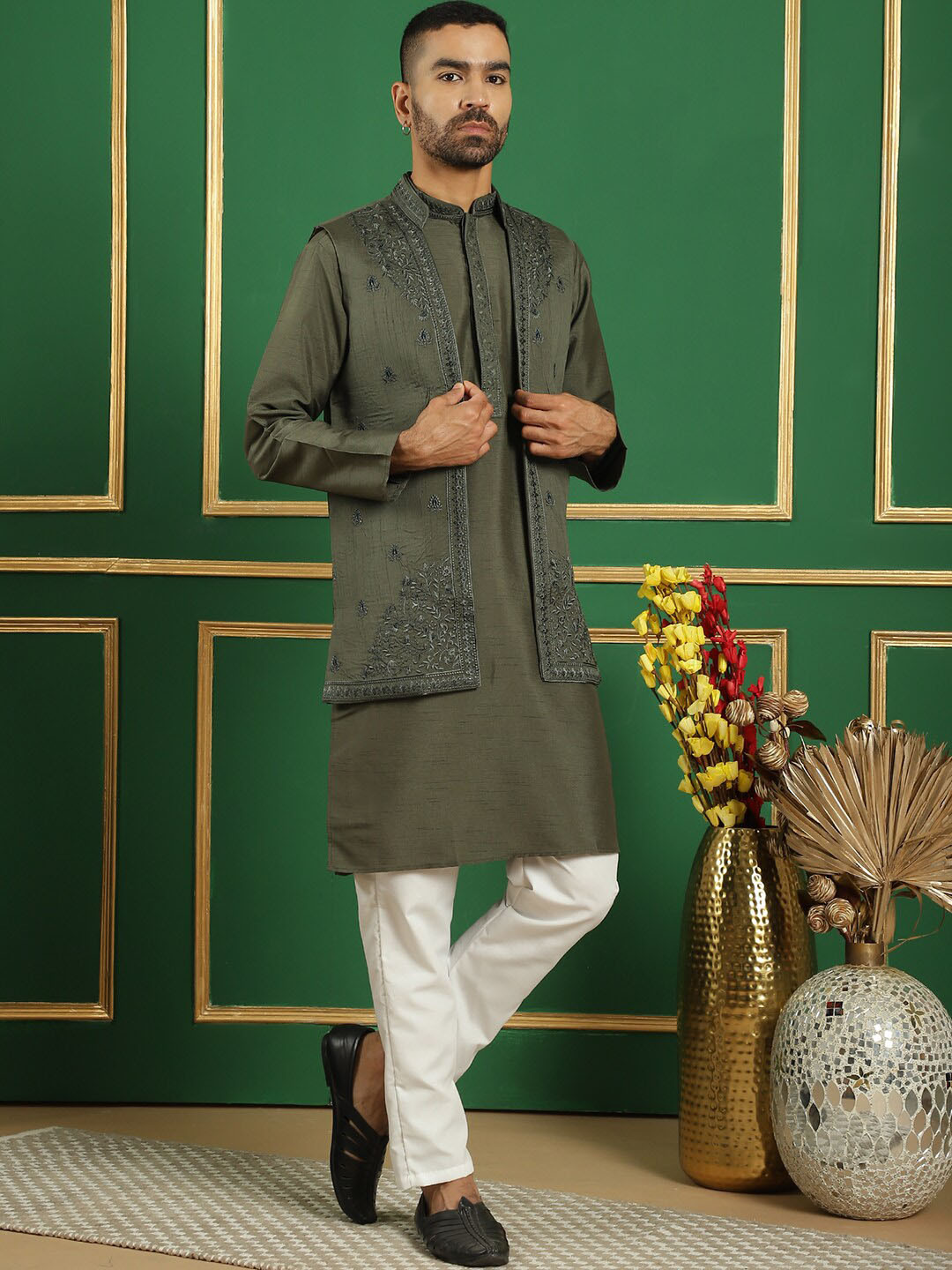 

Jompers Mandarin Collar Kurta With Pyjamas & Nehru Jacket, Grey