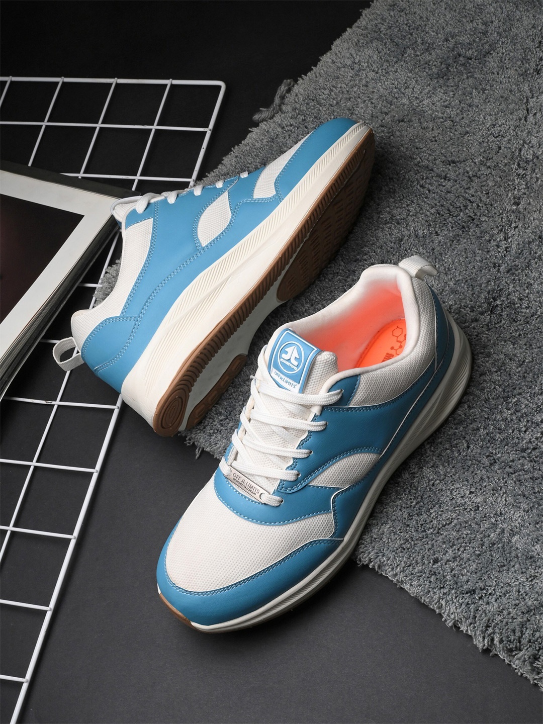 

HRX by Hrithik Roshan Women White, blue Running Shoes