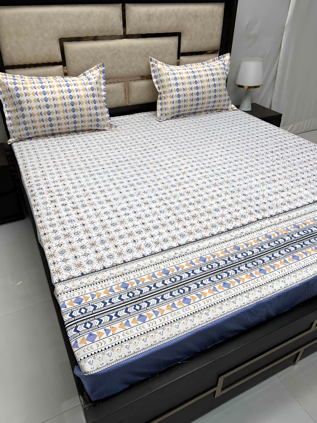 

Pure Decor White & Blue Geometric 300 TC Cotton King Bedsheet with 2 Pillow Covers