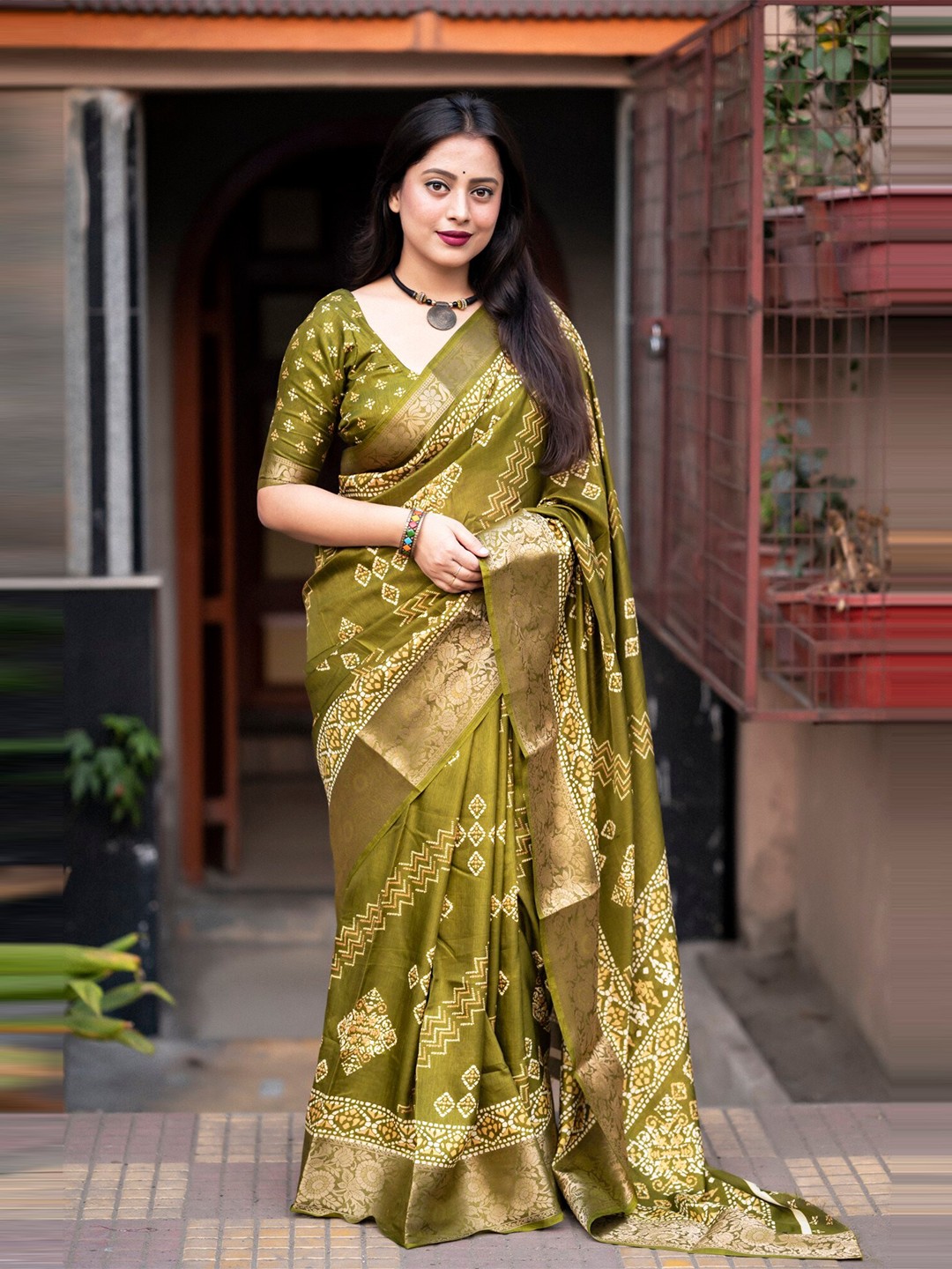 

Mitera Ethnic Motifs Printed Zari Saree, Green