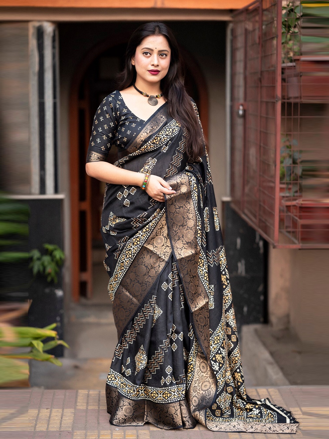

Mitera Ethnic Motifs Printed Zari Saree, Black