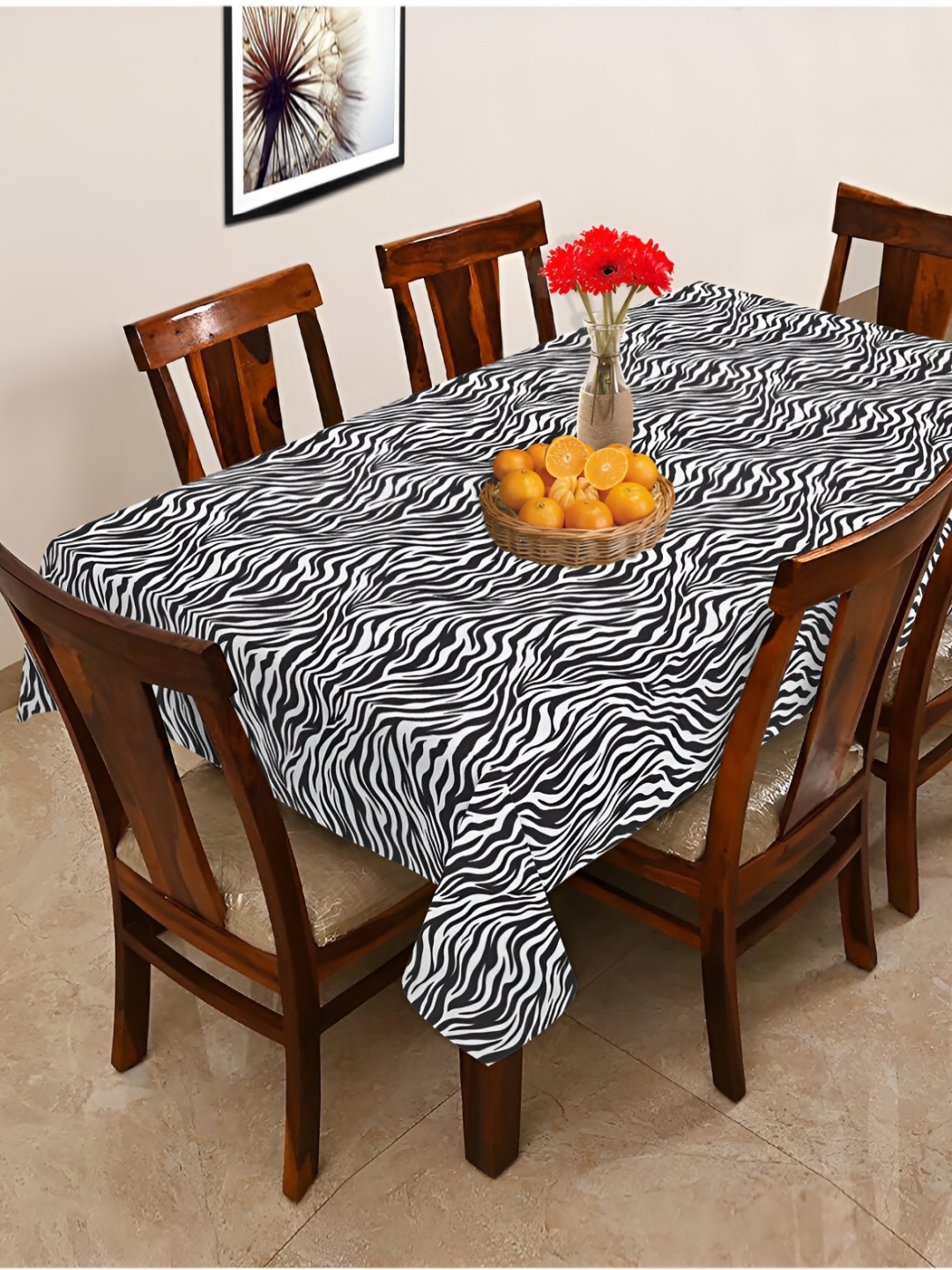 

OASIS Black & White Geometric Cotton 6-Seater Table Cover