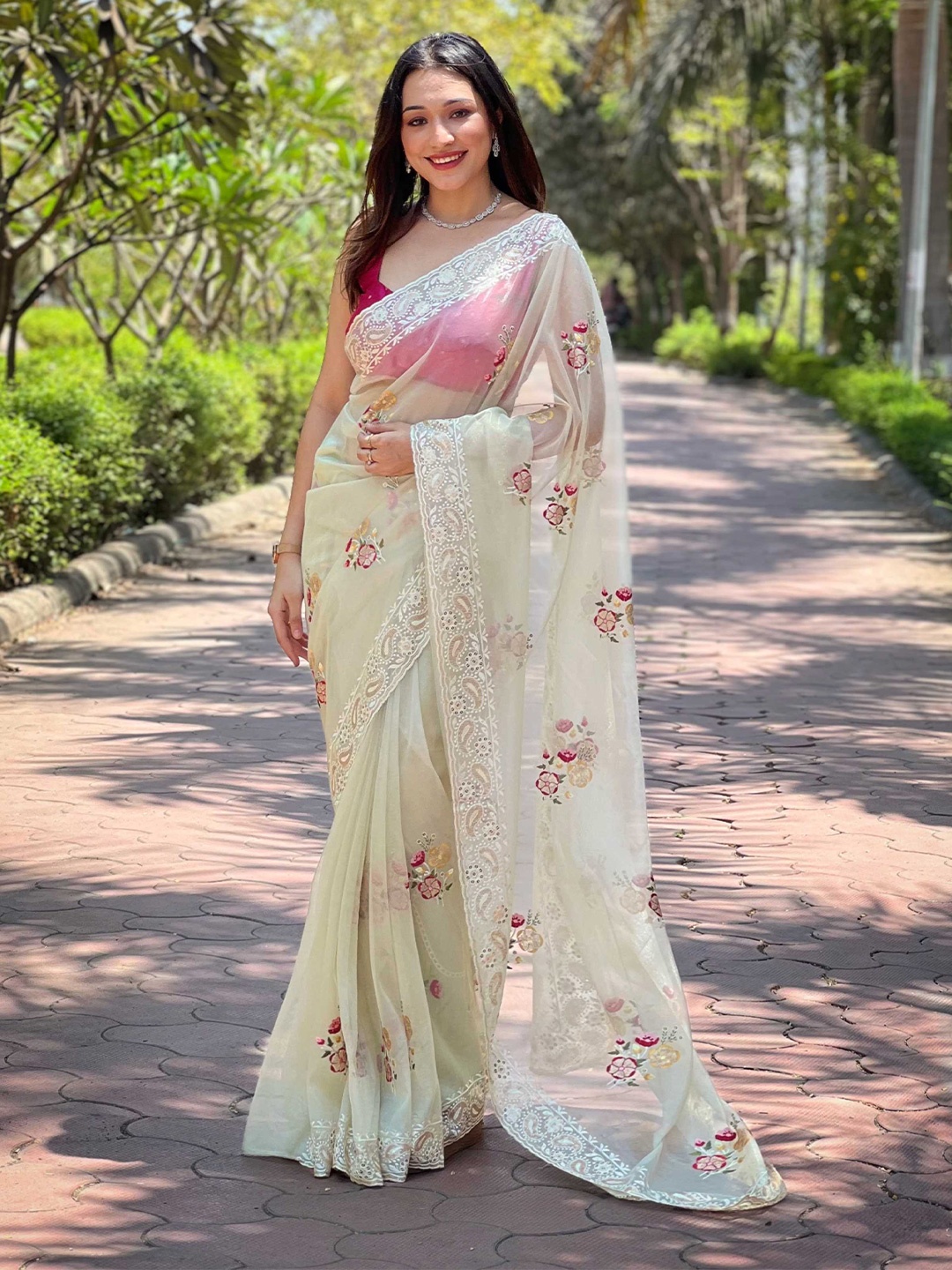 

Mitera Floral Embroidered Tissue Saree, Cream