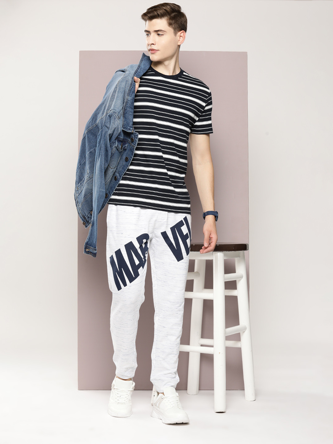 

Kook N Keech Men Typography Print Regular Fit Track Pants, White