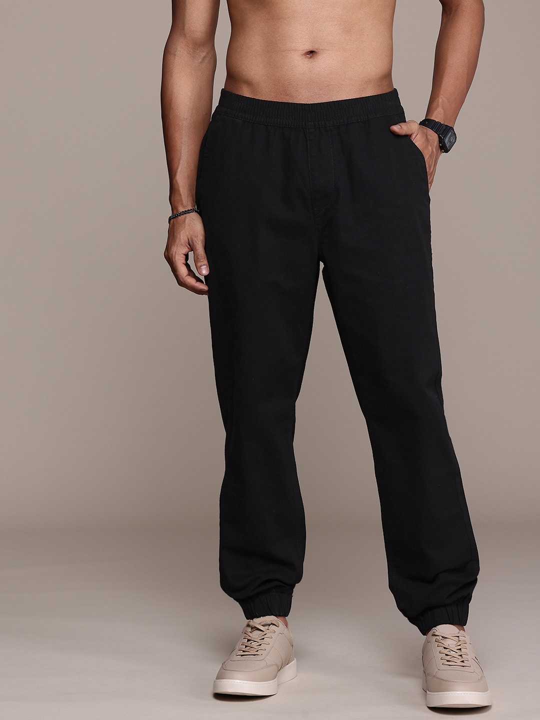 

The Roadster Life Co. Men Mid-Rise Pure Cotton Joggers, Black