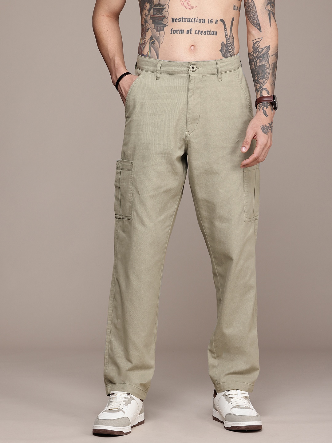 

The Roadster Life Co. Men Relaxed Fit Pure Cotton Cargos Trousers, Olive