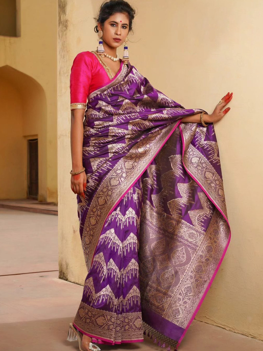 

Lyunica Woven Design Zari Silk Blend Banarasi Saree, Purple