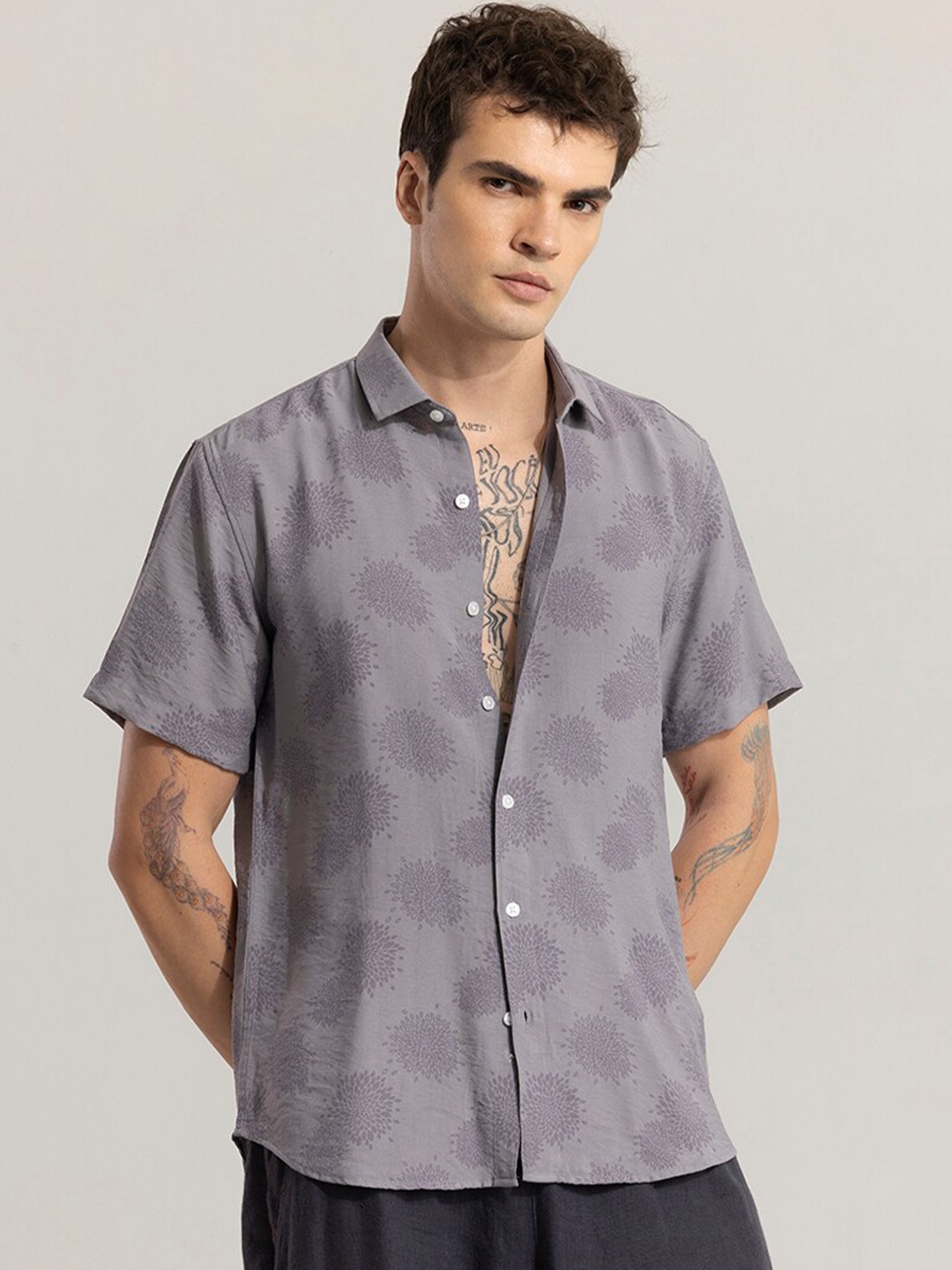 

Snitch Grey Smart Slim Fit Floral Printed Casual Shirt