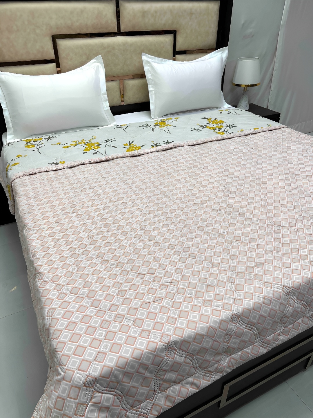 

Pure Decor Grey & White Geometric AC Room 150 GSM Double Bed Comforter