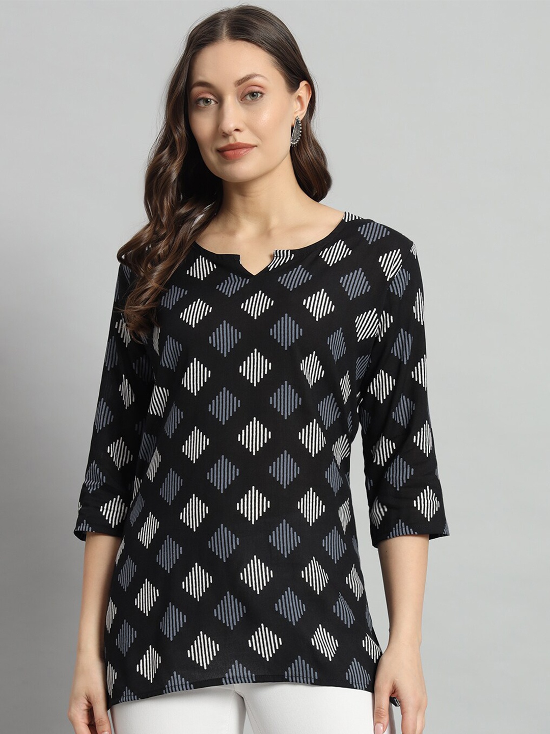 

Mialo fashion Geometric Printed Round Neck Straight Kurti, Black