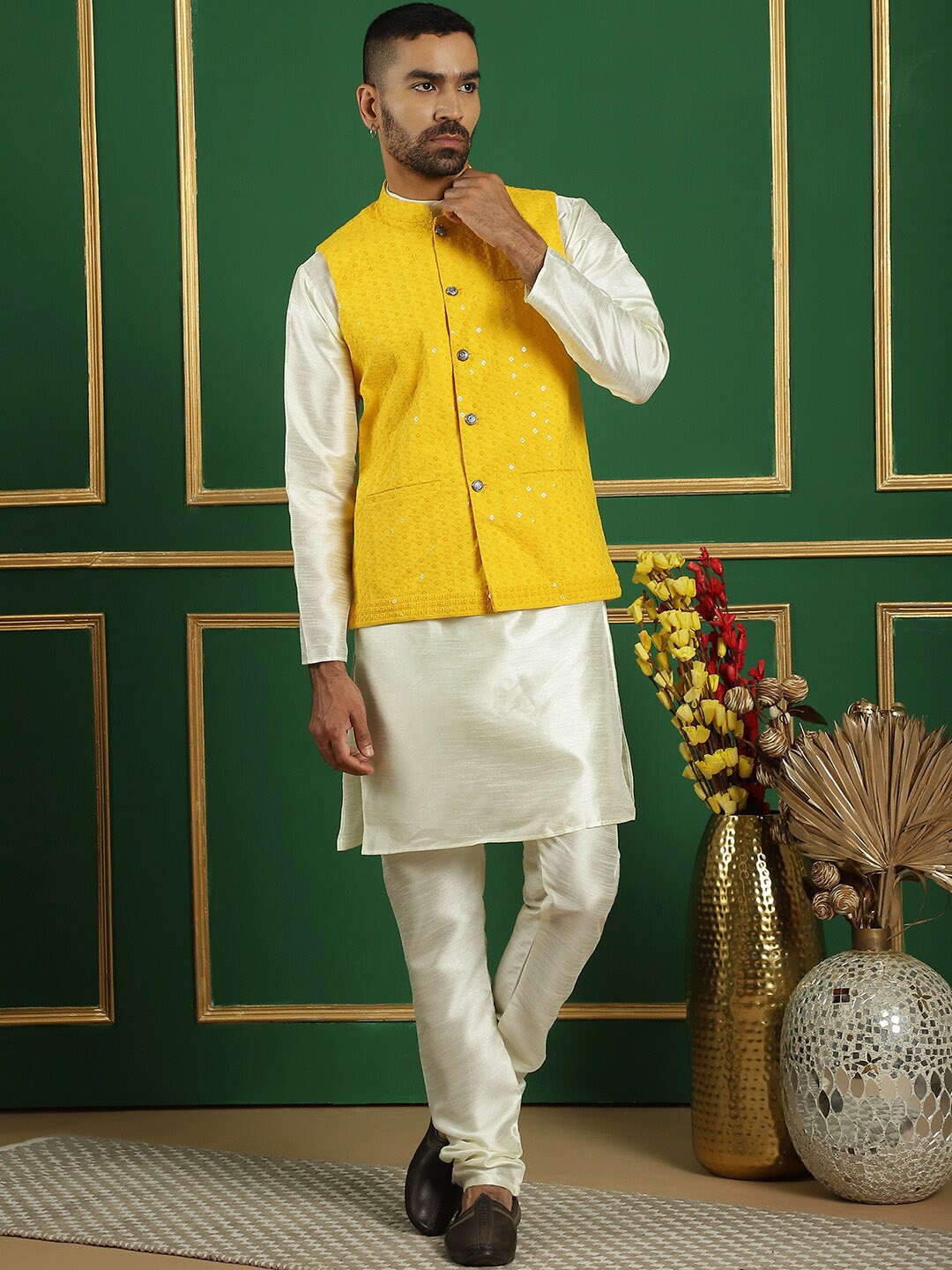 

Jompers Mandarin Collar Straight Kurta & Pyjama With Nehru Jacket, Off white