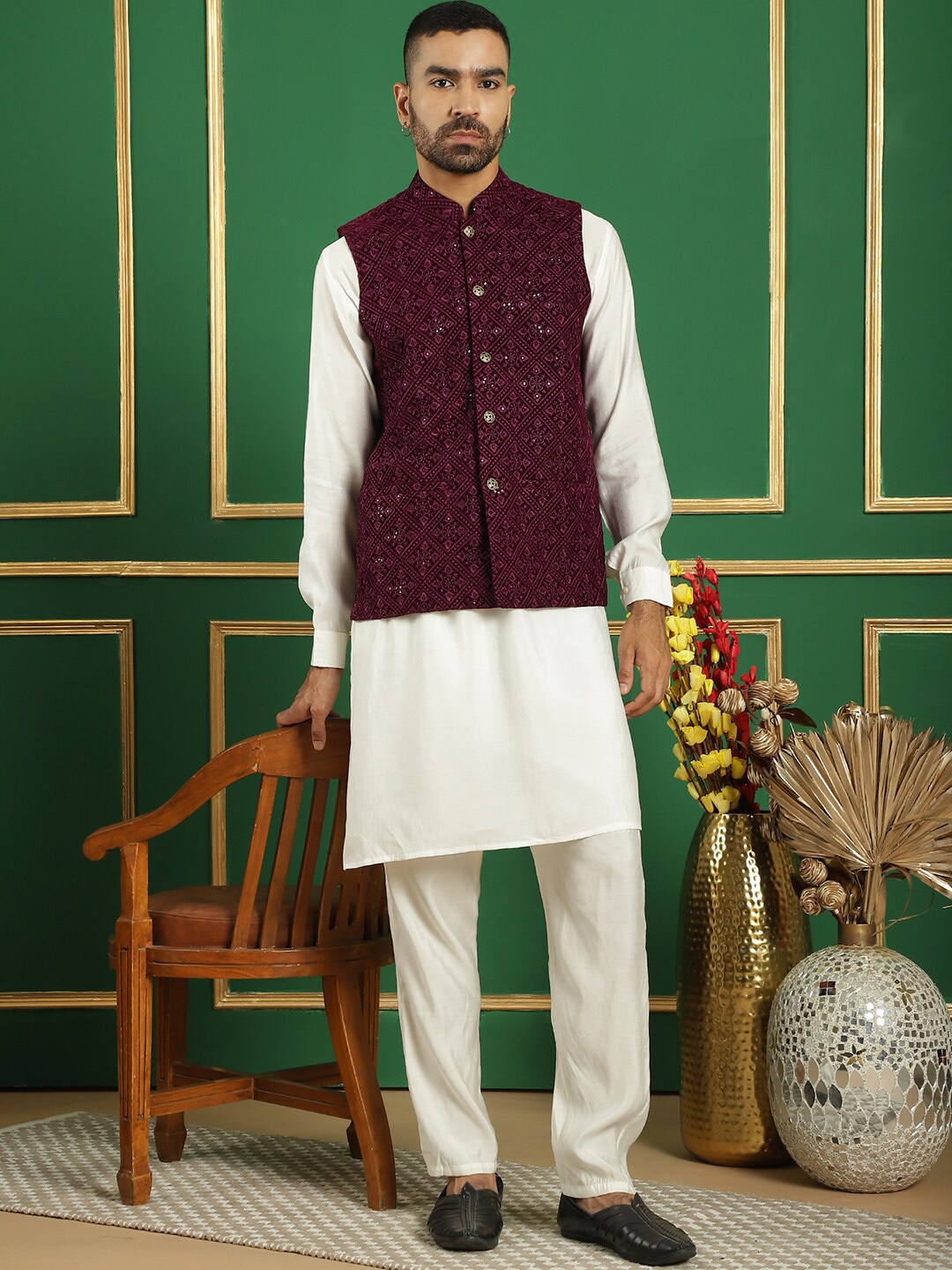 

Jompers Mandarin Collar Velvet Straight Kurta & Pyjama With Nehru Jacket, White